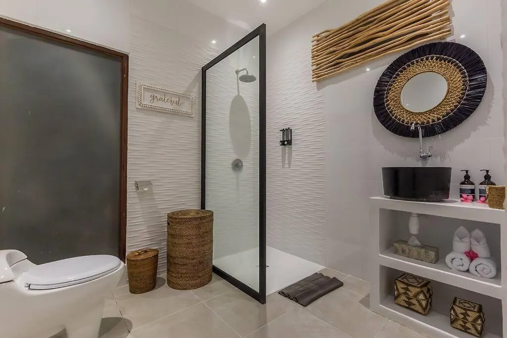 Central 4 Bedr Villa 5Min Walk From Eat Street&Beach