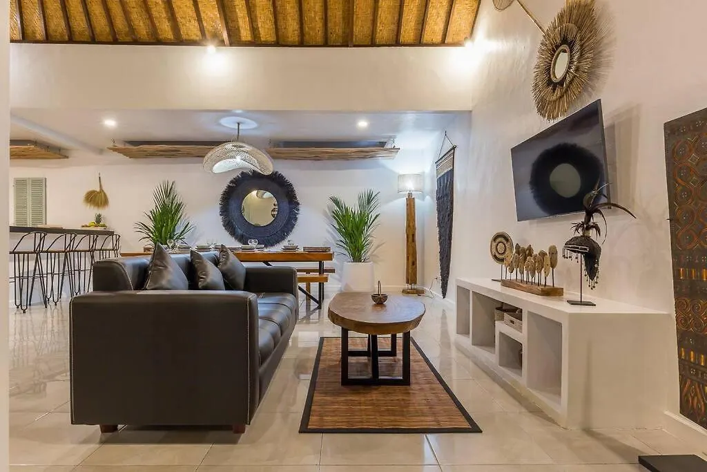 Central 4 Bedr Villa 5Min Walk From Eat Street&Beach location